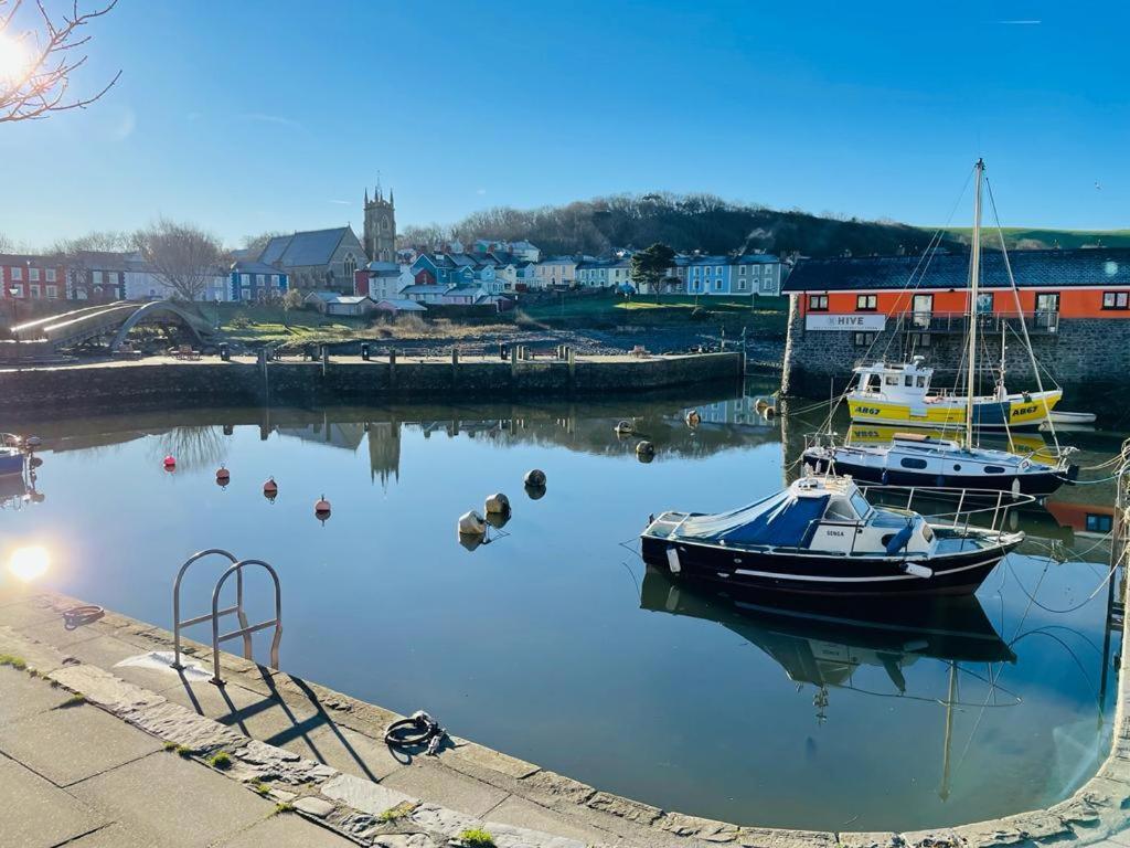 Arosfa Harbourside Guesthouse 애버라에론 외부 사진